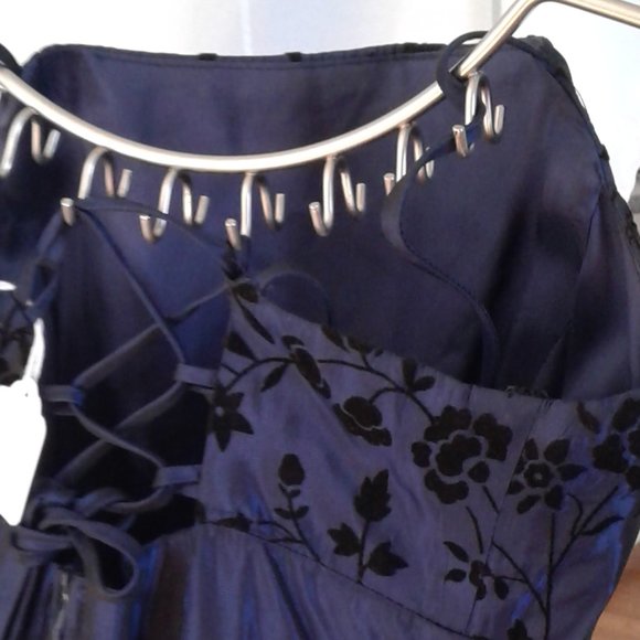 PROM/GRAD DRESS - Picture 9 of 11